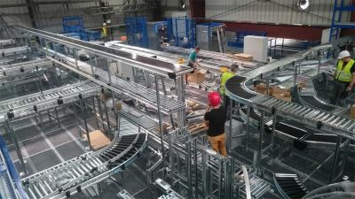 Montage und Verkabelung der Fördertechnik